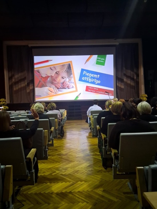 Konference izglītības iestāžu atbalsta personālam, pedagogiem un vecākiem Tukuma pilsētas Kultūras namā.