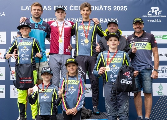 Daļa no “BMX Tukums” komandas.