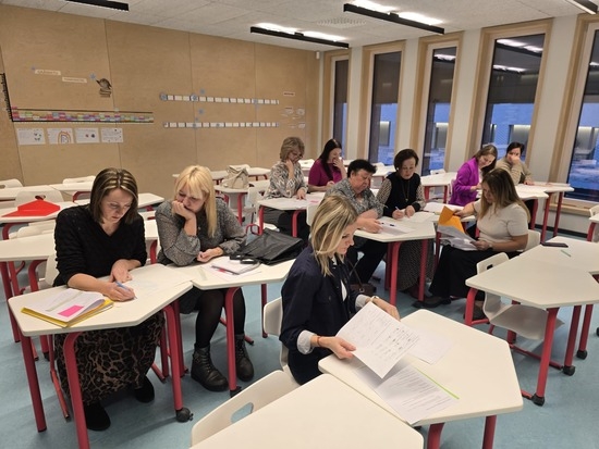 Tukuma novada sākumskolas pedagogi profesionālās meistarības dienu pasākumā.