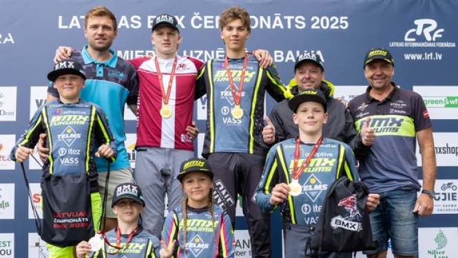 Daļa no “BMX Tukums” komandas.