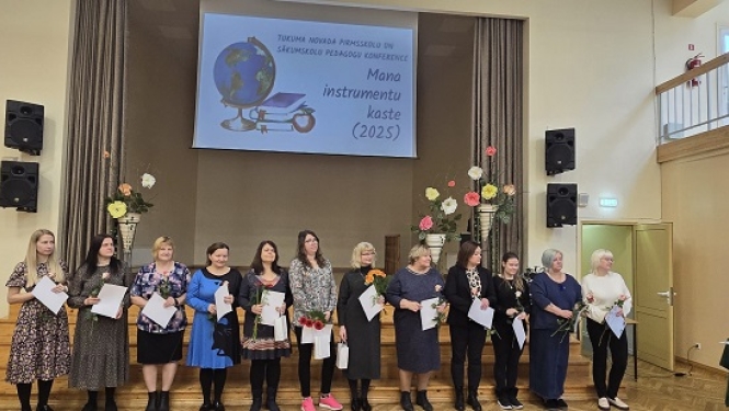 Pirmsskolu un vispārizglītojošo skolu pedagogi konferencē.