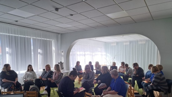 Pirmsskolu pedagogi pasākuma laikā.